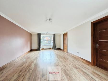 5 bedroom Detached house to let in Prince Henrys Close, Greenhill, Evesham, WR11