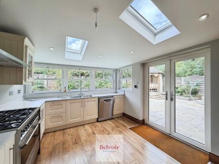 5 bedroom Detached house to let in Prince Henrys Close, Greenhill, Evesham, WR11