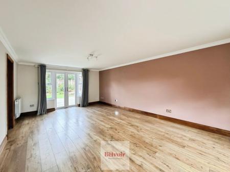 5 bedroom Detached house to let in Prince Henrys Close, Greenhill, Evesham, WR11