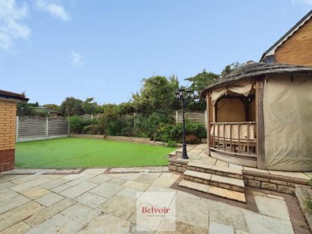 5 bedroom Detached house to let in Prince Henrys Close, Greenhill, Evesham, WR11