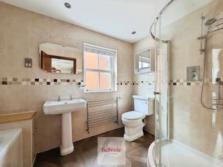 5 bedroom Detached house to let in Prince Henrys Close, Greenhill, Evesham, WR11