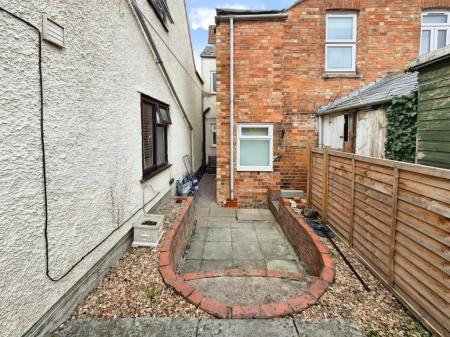 1 bedroom Ground floor maisonette to let in Briar Close, Evesham, WR11