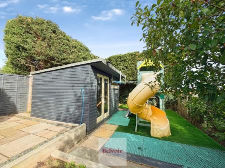 3 bedroom End of terrace house to let in Blakenhurst, Harvington, WR11