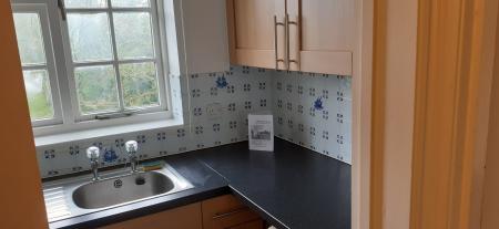 1 bedroom Flat to let in Brockington's Road, Whimple, Exeter, EX5