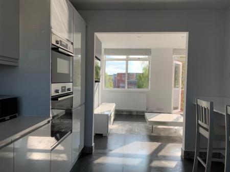 2 bedroom Flat to let in Parr Close, Exeter, EX1