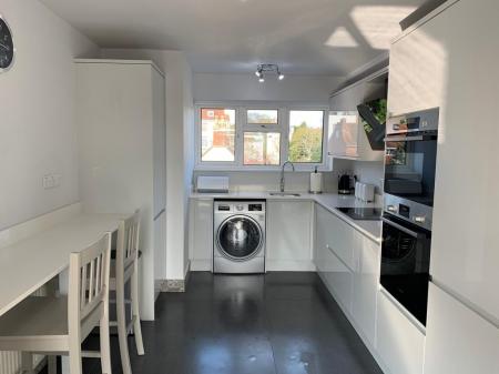 2 bedroom Flat to let in Parr Close, Exeter, EX1