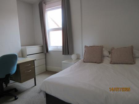 2 bedroom Terraced House to let in Herschell Road, Exeter, EX4