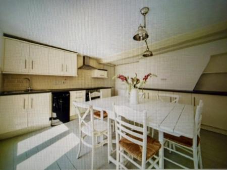 3 bedroom Flat to let in Fore Street, Topsham, EX3