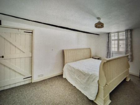 3 bedroom Flat to let in Fore Street, Topsham, EX3