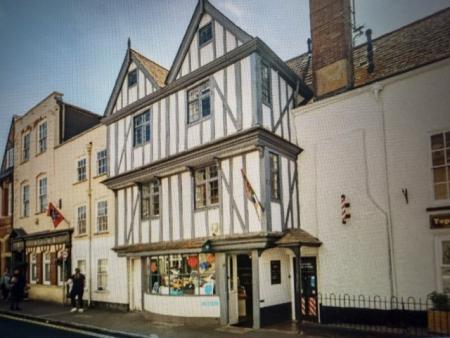 3 bedroom Flat to let in Fore Street, Topsham, EX3