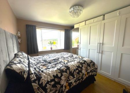 2 bedroom Semi-detached bungalow for sale in The Marles, Exmouth, EX8