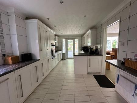 4 bedroom Detached house to let in Canterbury Way, Exmouth, EX8