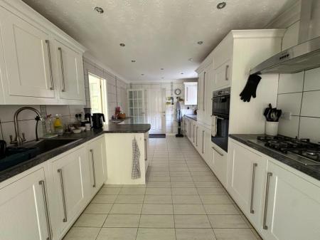 4 bedroom Detached house to let in Canterbury Way, Exmouth, EX8