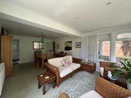 4 bedroom Detached house to let in Canterbury Way, Exmouth, EX8