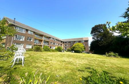 Marina Court, Douglas Avenue