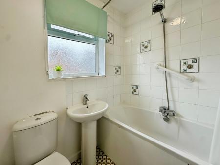 3 bedroom Semi-detached house to let in Cherry Close, Exmouth, EX8
