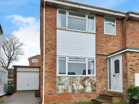 3 bedroom Semi-detached house to let in Cherry Close, Exmouth, EX8