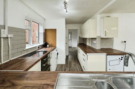 4 bedroom Semi-detached house for sale in Midway, Littleham, Exmouth, EX8