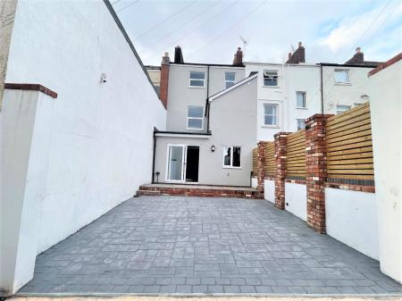 4 bedroom Terraced House to let in Albion Street, Exmouth, EX8