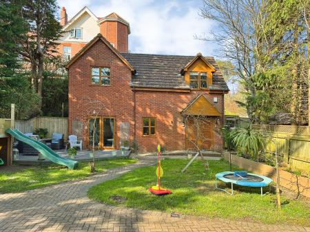 3 bedroom Detached house to let in Lower Knoll, Exmouth, EX8