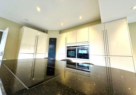 3 bedroom Semi-detached house to let in Belvedere Road, Exmouth, EX8