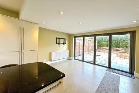 3 bedroom Semi-detached house to let in Belvedere Road, Exmouth, EX8