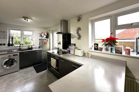 4 bedroom Terraced House to let in Birchwood Road, Exmouth, EX8