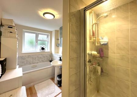 4 bedroom Terraced House to let in Birchwood Road, Exmouth, EX8