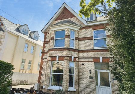 2 bedroom Flat to let in Hartley Road, Exmouth, EX8