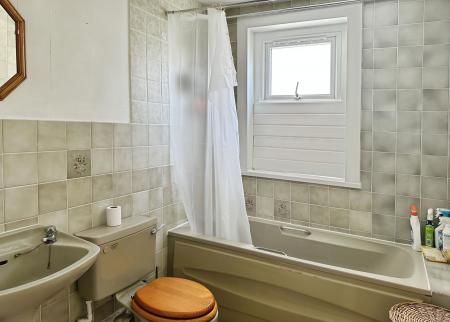 2 bedroom Flat to let in Hartley Road, Exmouth, EX8