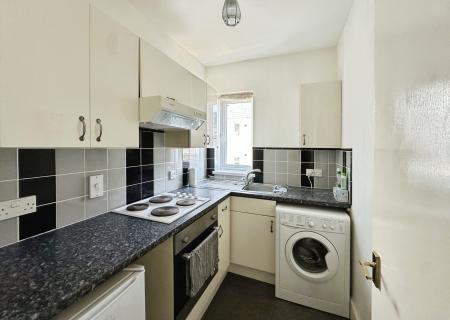 2 bedroom Flat to let in Hartley Road, Exmouth, EX8