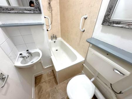 2 bedroom Flat to let in St Andrews Road, Exmouth, EX8