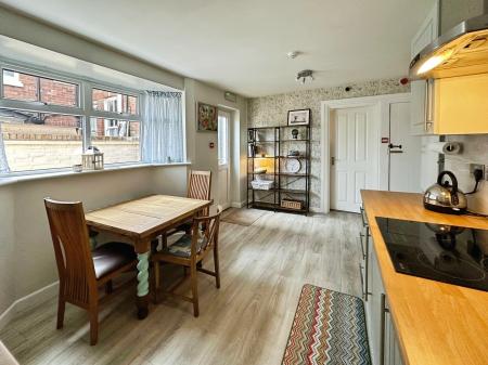 1 bedroom Flat to let in Alston Terrace, Exmouth, EX8