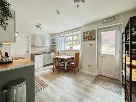 1 bedroom Flat to let in Alston Terrace, Exmouth, EX8