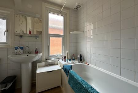 4 bedroom Terraced House for sale in Lyndhurst Road, Exmouth, EX8