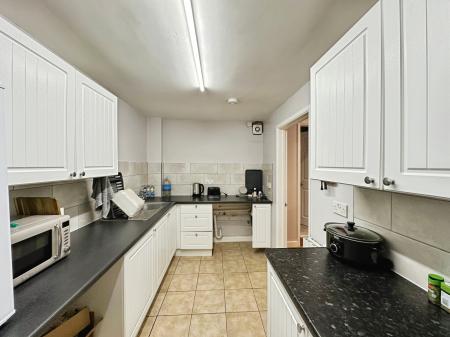 1 bedroom Flat to let in High Street, Exmouth, EX8