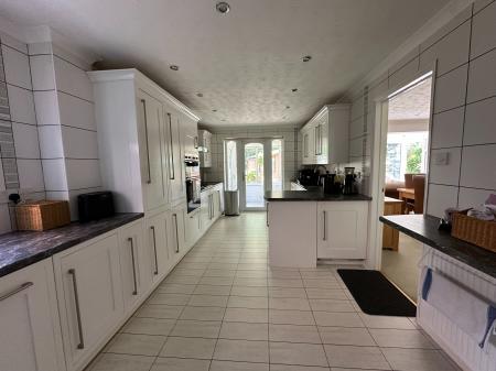 4 bedroom Detached house for sale in Canterbury Way, Exmouth, EX8