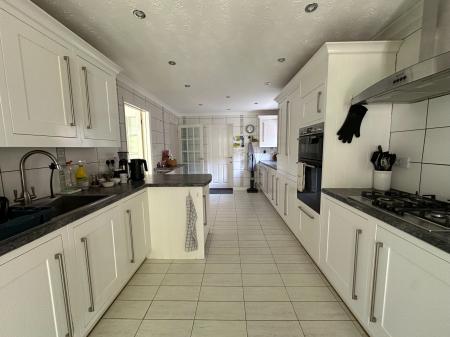 4 bedroom Detached house for sale in Canterbury Way, Exmouth, EX8