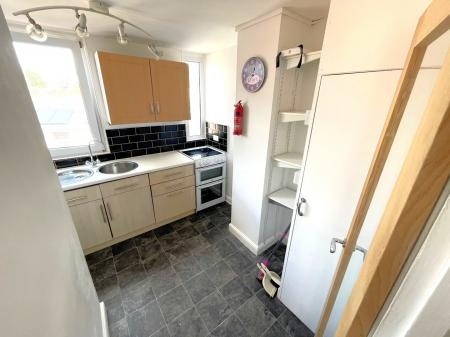 2 bedroom Flat to let in Fore Street, Exmouth, EX8
