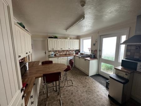 1 bedroom House of Multiple Occupation to let in St Andrews Road, Exmouth, EX8