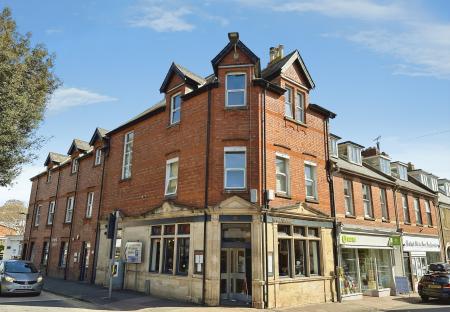 2 bedroom Flat to let in Station Road, Budleigh Salterton, EX9