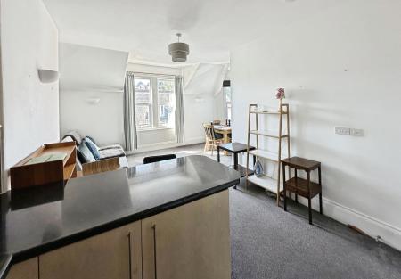 2 bedroom Flat to let in Station Road, Budleigh Salterton, EX9