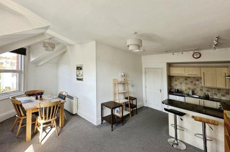 2 bedroom Flat to let in Station Road, Budleigh Salterton, EX9