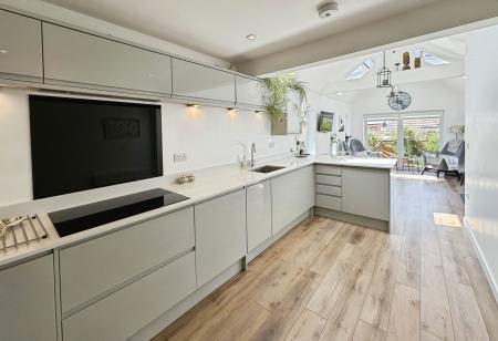 2 bedroom Bungalow for sale in Elmfield Crescent, Exmouth, EX8