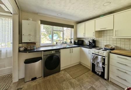 2 bedroom Terraced House to let in Longmeadow Road, Lympstone, EX8