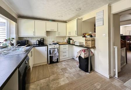 2 bedroom Terraced House to let in Longmeadow Road, Lympstone, EX8