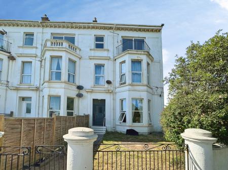 2 bedroom Flat to let in Alexandra Terrace, Exmouth, EX8