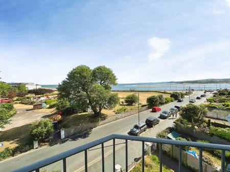 2 bedroom Flat to let in Alexandra Terrace, Exmouth, EX8