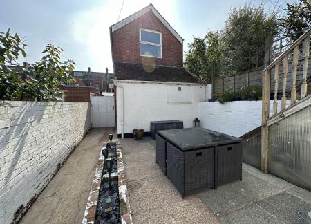 1 bedroom Flat to let in Park Road, Exmouth, EX8