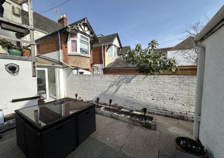 1 bedroom Flat to let in Park Road, Exmouth, EX8